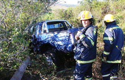 R102 gesluit toe Porsche in bakkie vasjaag