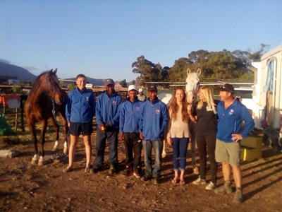 Oudtshoorn perderuiters presteer tydens uithourit