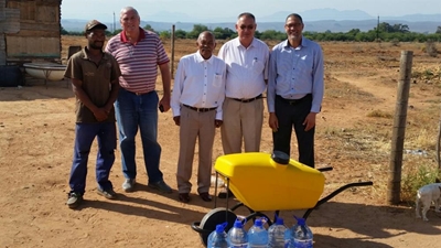 Burgemeester deel water uit