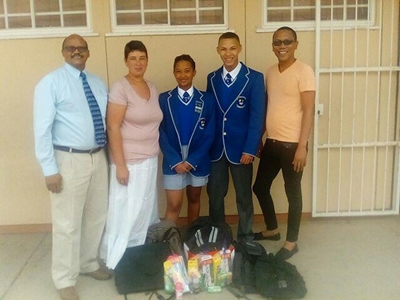 Skoolbehoeftes ingesamel vir leerders