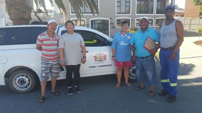 Hartenbos help De Rust met water