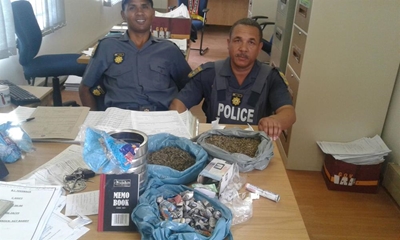 2 vas vir onwettige drank en dwelms