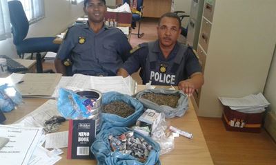2 vas vir onwettige drank en dwelms