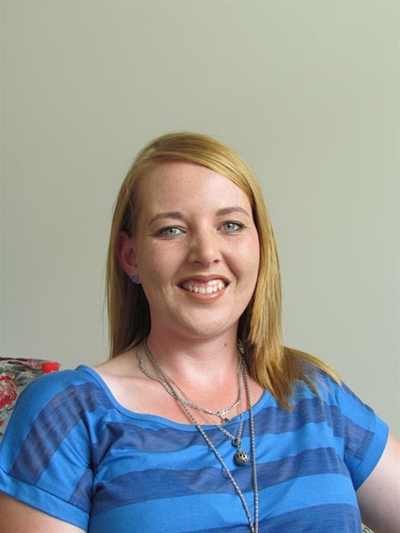 Liezl sluit aan by Oudtshoorn Courant