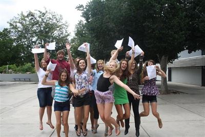 Drie skole spog met 100%