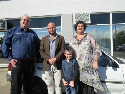 Ford spring in om gesin te help