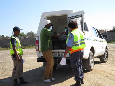 Instrukteurs aangekeer vir boetes
