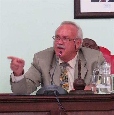 Opvolg: Oudtshoorn onder administrasie