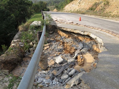 Dangerous 'crater' in Salt River Road