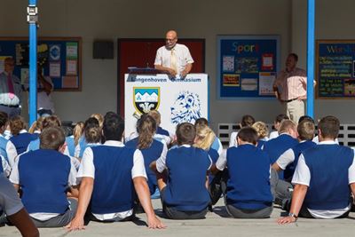 Eden onderburgemeester besoek skole