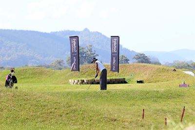 Golfers raise R7 000 for school