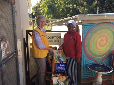 Knysna Lions donates much needed cat food to KAWS