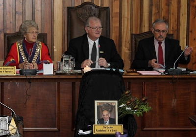 Huidige raad vergader vir oulaas