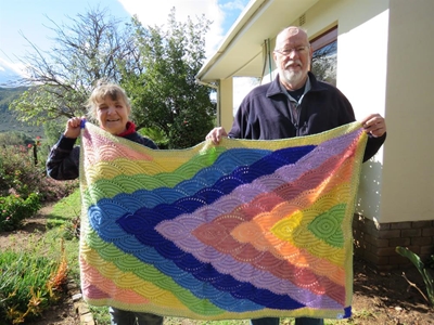 Blind lady knits for community