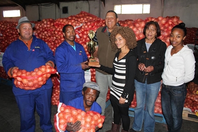 Trofee vir bobaas aartappelverkopers