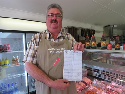 Slaghuis verbied om honger honde te voer