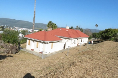 Spring cleaning at Knysna 'horror houses'