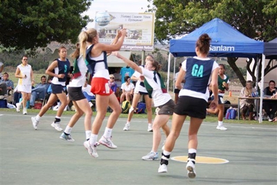 Honderde spelers by netbalproewe