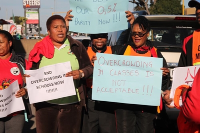 Teachers: 'End overcrowding'