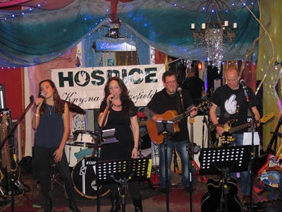 Hospice sold-out event rocks till late