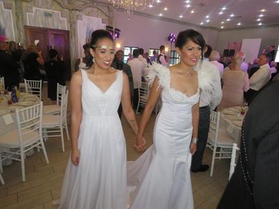 15 same-sex couples make wedding vows.