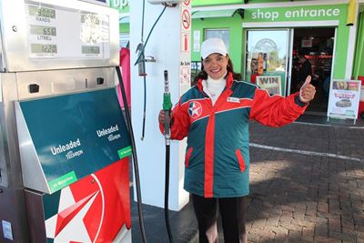Erica (55) verkoop al 40 jaar petrol