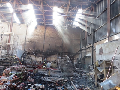 Bekende besigheid in brand verwoes