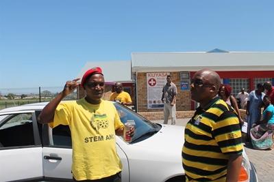 A red beret and a yellow ANC T-shirt