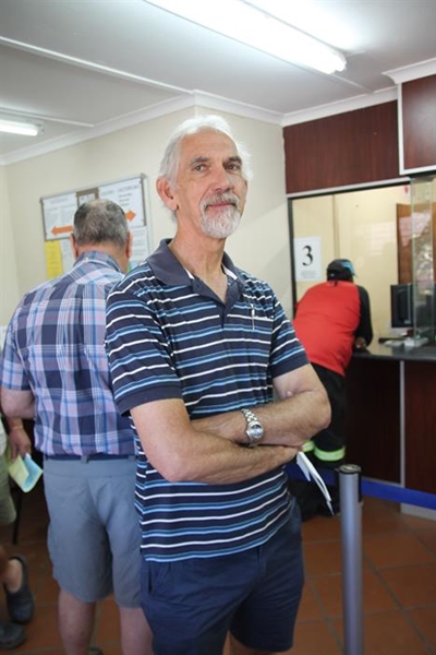 Licensing queues frustrate car owners