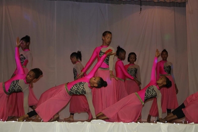 Dansgroep besoek Oudtshoorn