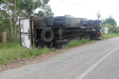 Load shifts, truck tips