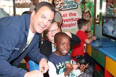 Kfm and Spur make boy's dream come true
