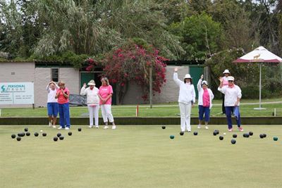 Bowls collects money for breast cancer