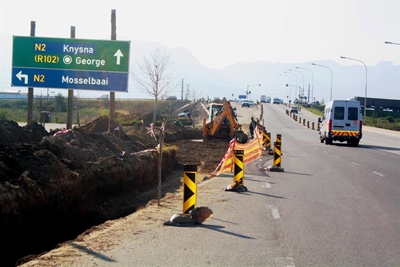 Staalstakings vertraag werk by brug