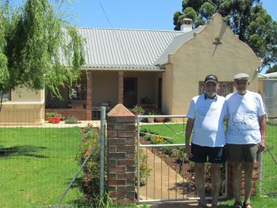 Tweeling kuier op Die Vlei