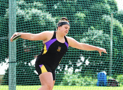 Atlete skitter by Top10-skoleatletiekbyeenkoms