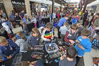 Children lose themselves in Legoland