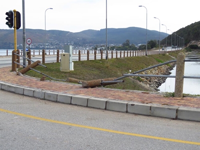 Knysna barriers badly damaged