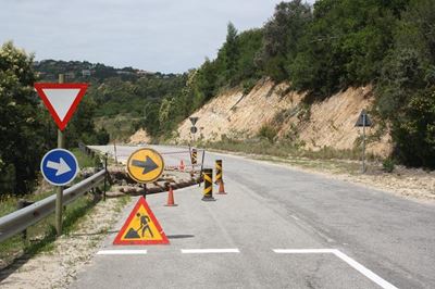 Update: Dangerous 'crater' in Salt River road