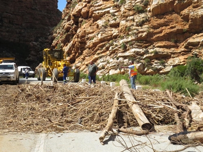 Meiringspoort gesluit na fratsvloed