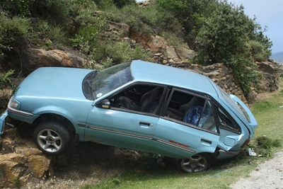 Car slides down slope at Gwaiing