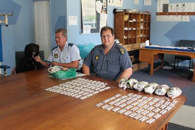 Polisie lê beslag op Mandrax en dagga