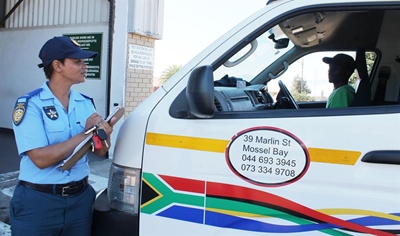 Taxi's vir padwaardigheid nagegaan