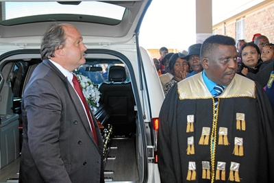 Tom Queba laid to rest