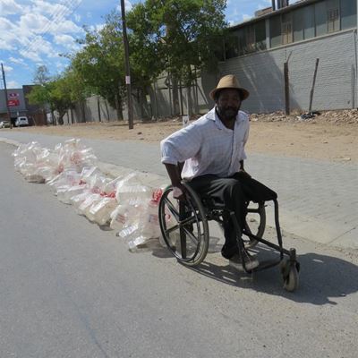 Rommel op sleeptou vir inkomste