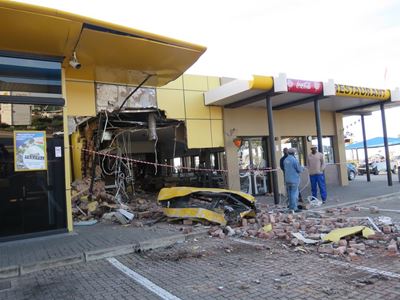 Truck smashes into N2 Sasol restaurant