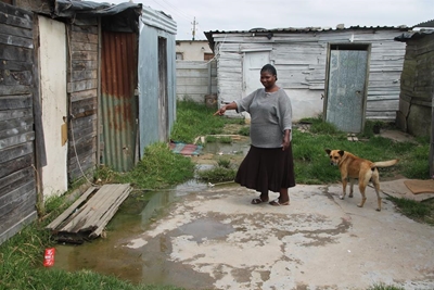 Rubbish in manholes causes stink