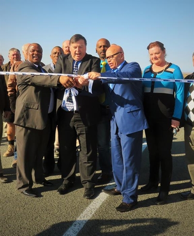 Minister open nuwe pad