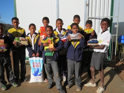 Oudtshoorn Toerisme skenk aan skole