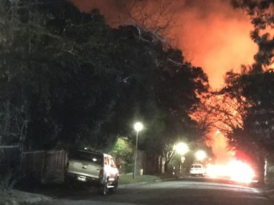 Residents protect homes agains fire